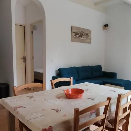 Les 2 Oliviers Apartment *